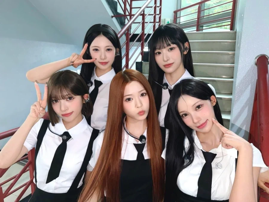 각자 유행어 포즈를 바꿔서 사진 찍은 리센느 멤버들.jpg_2.webp