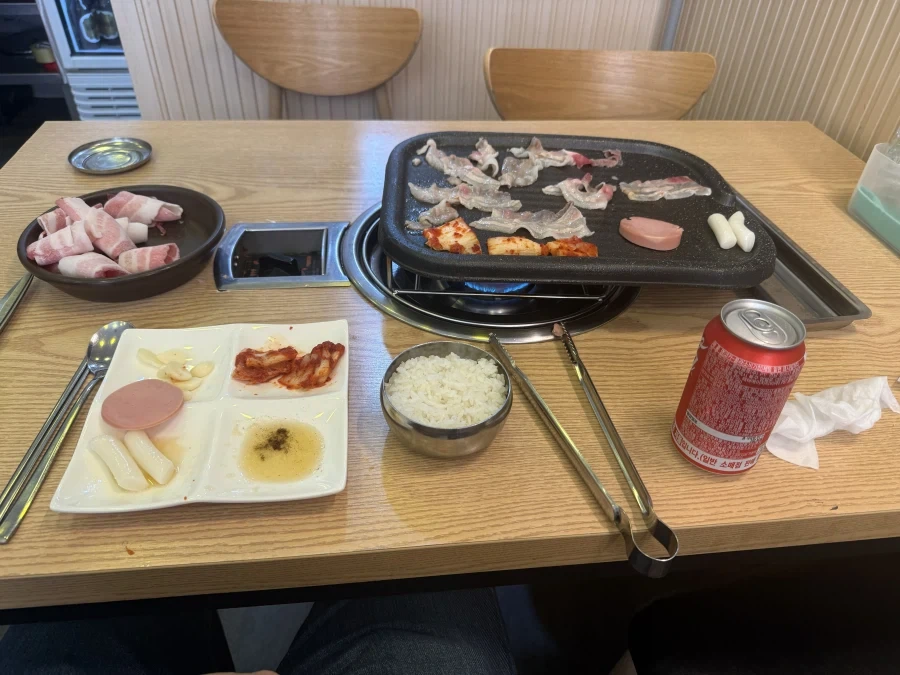 음식점에서 알바들이 춤추면 안되는 이유 대표 이미지
