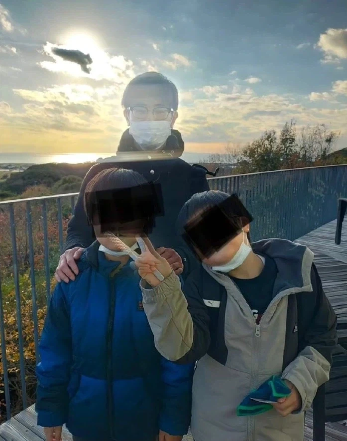 가족이랑 행복하기 vs 고자 되기 대표 이미지