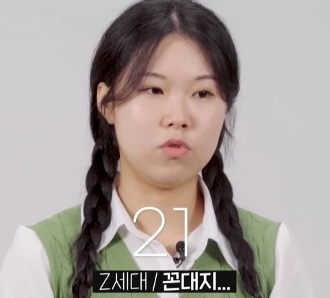 혼밥하는 직원 세대별 반응.jpg_17.webp
