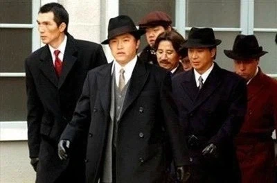 정장에 격식에 맞는 모자 쓰기가 쉽지 않은 이유_2.webp
