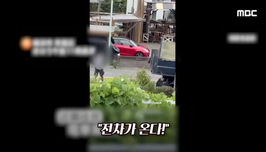 YG사옥입구 의문의 여성이 골프채로 후려침 이미지 8