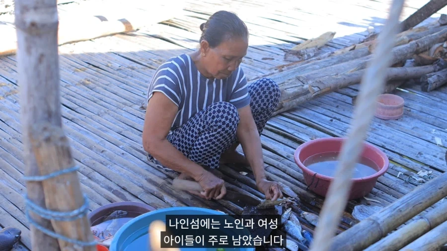 인도네시아 작은 섬나라의 어린이도 못참는_2.webp