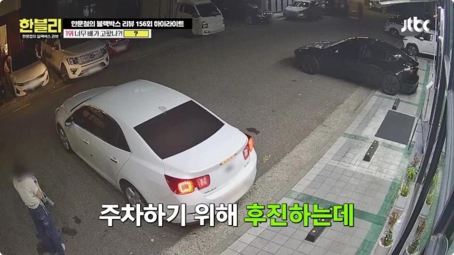 후진 하다가 식당 창문 박은 운전자.jpg_4.webp