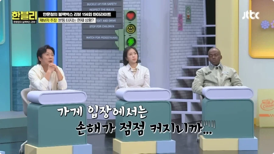 후진 하다가 식당 창문 박은 운전자.jpg_46.webp