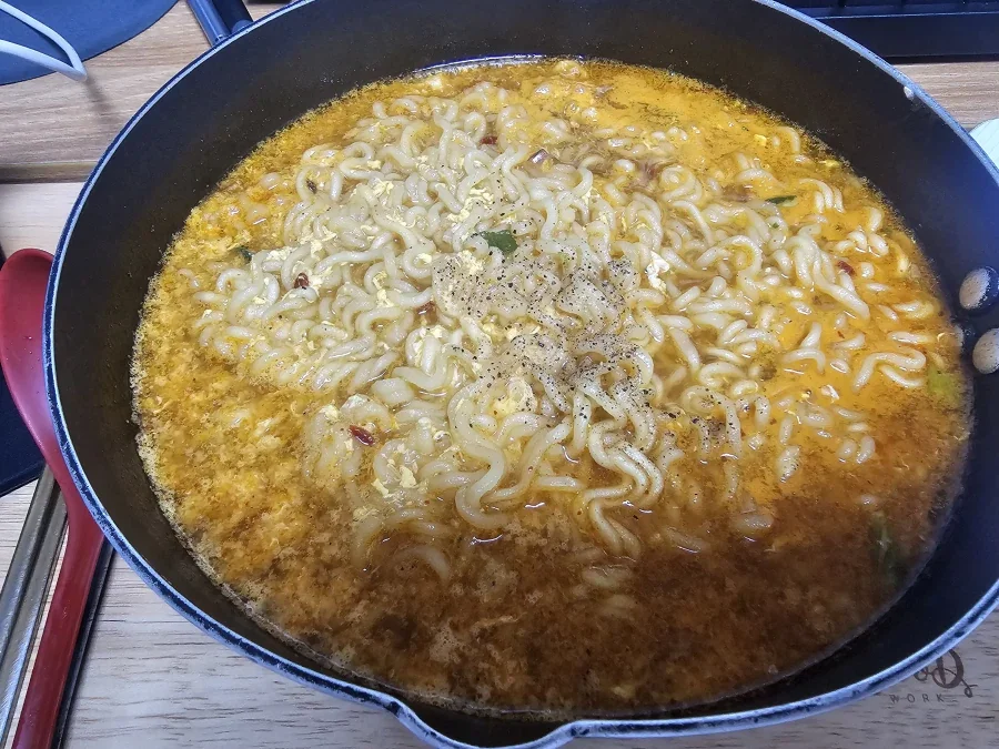 불침번 고문관.jpg 대표 이미지