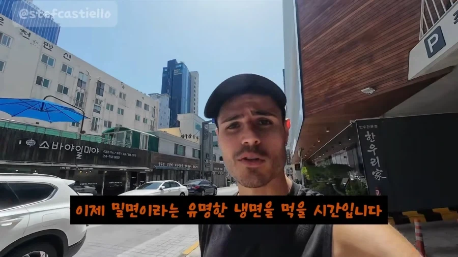 애니화에서 원작자의 취급 평균은 딱 이 수준임 대표 이미지