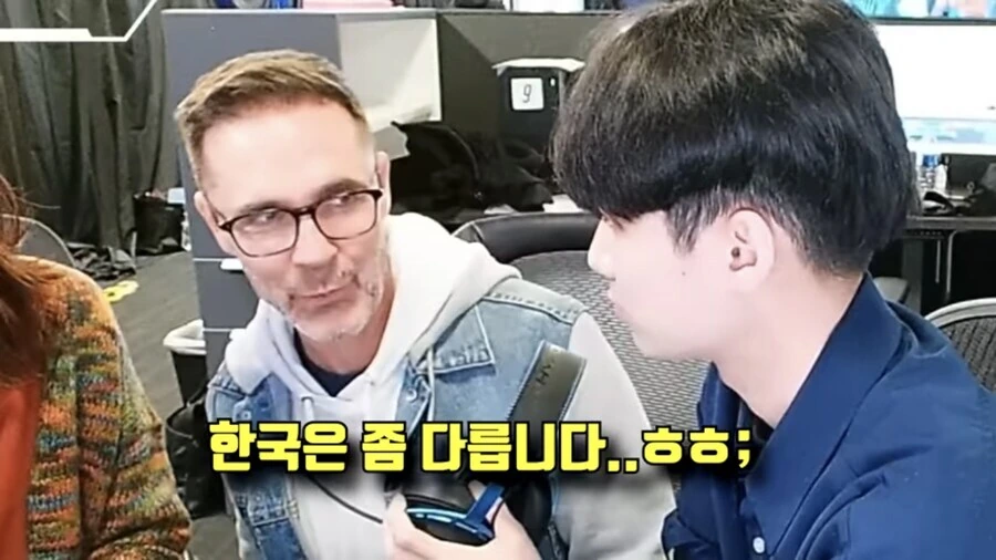 공식 인터뷰 중