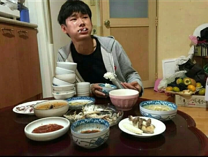 회사에 이상한 소문이 난 신입직원jpg 대표 이미지