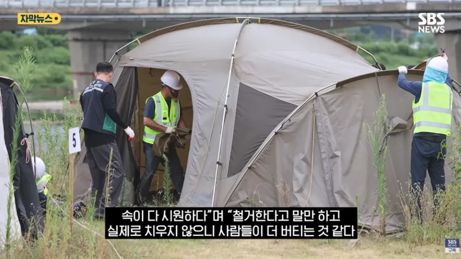 충주시 굴착기 동원해서 알박기 텐트 싹 정리하다_13.webp
