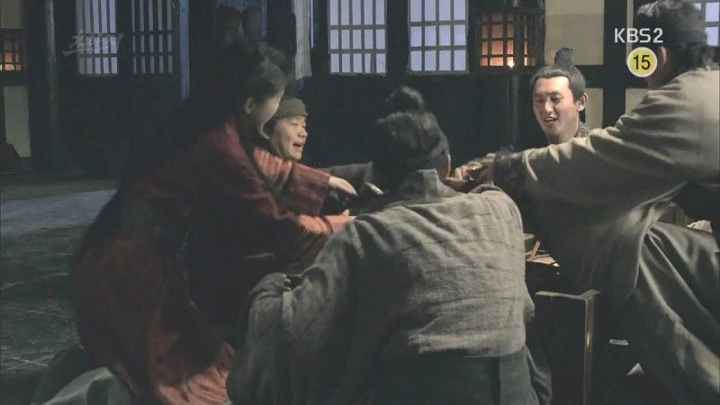 음식점 사장님 : 당신이 여기 전세 냈어? 사람을 왜 내쫓아내_3.webp