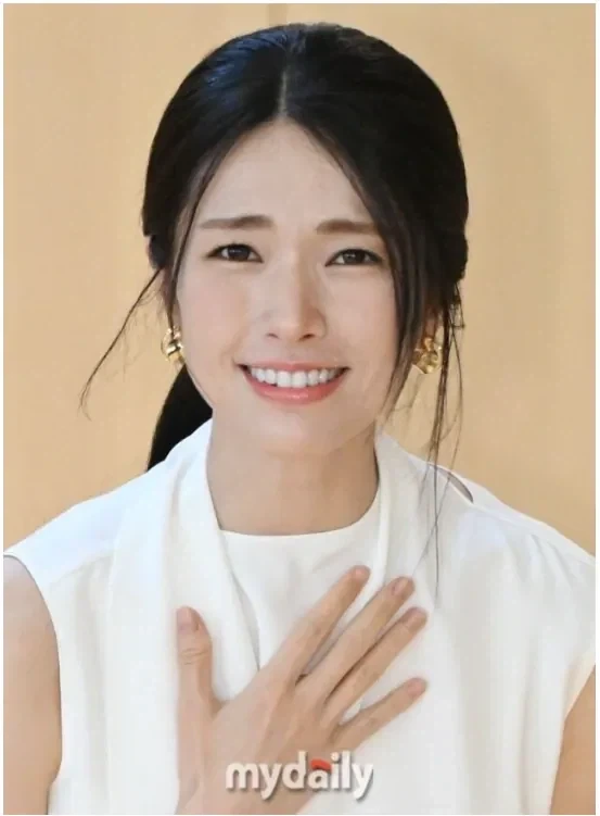 하영은 광복절 끝나자마자 바로 활동기사 나온거야?_2.webp