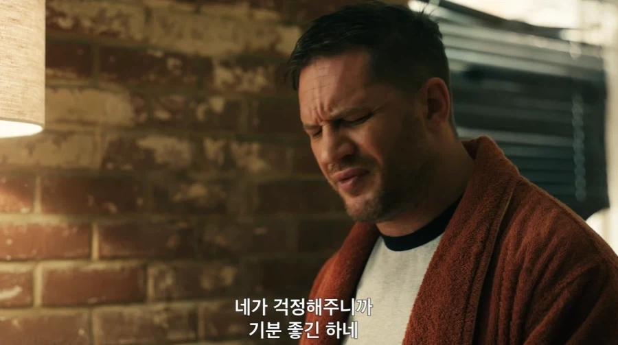 베놈 영화 캐릭터성 중에 이건 웃겼음_8.webp
