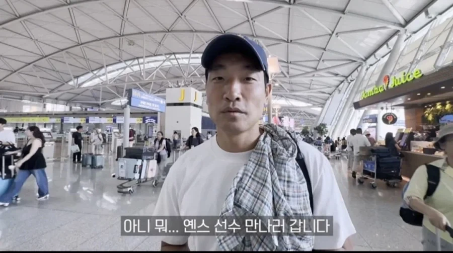 해설진 : ... 뭐죠 저 음료수는 ? 대표 이미지