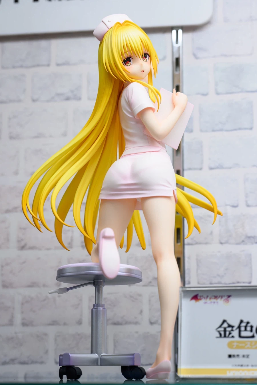 [유니온 크리에이티브] 투러브 트러블 다크니스 - 금빛 어둠 간호사 전시 사진_6.webp