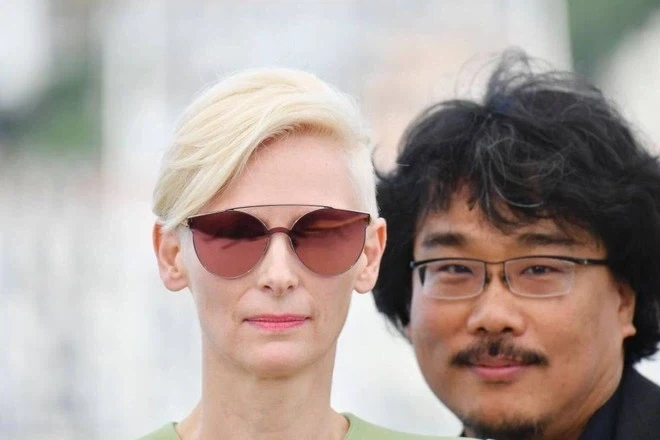 반바지 입은 거 보여주면서 오타쿠 놀리는 갸루 이미지 3