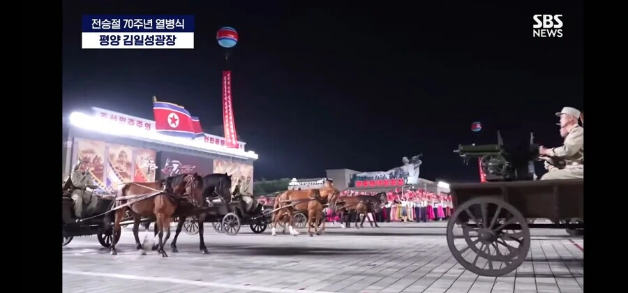 많이들 오해하는 북한군 열병식_3.jpg