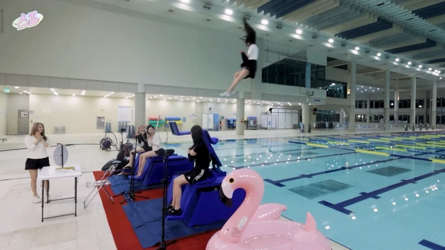 프로미스나인) 아니 다들 너무 멀리 날아가는데 ㅋㅋㅋ_3.webp
