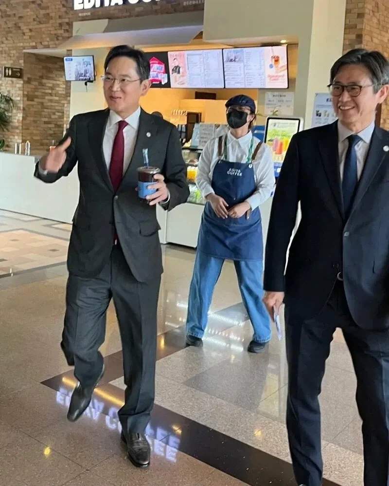 내향인이 되는 과정 대표 이미지