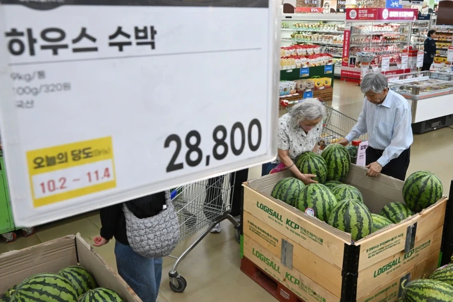 한국은 수박이 너무 비싸서 못사먹는다 흑흑_1.webp