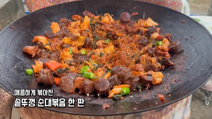 유튜브) 한국인처럼 소주 마시는 외국인 여성_1.webp