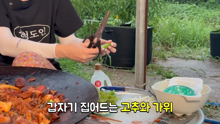 유튜브) 한국인처럼 소주 마시는 외국인 여성_9.webp