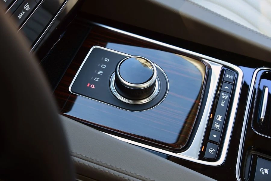 f-pace-3l-162.jpg