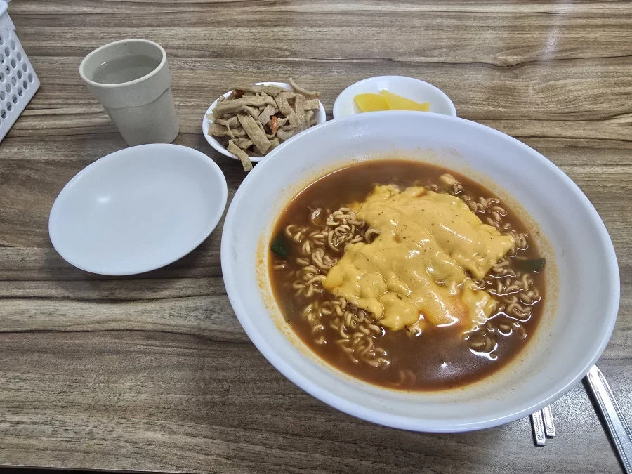 사촌동생 ㅈㄲㅈ 잡고 쭉쭉 짜내는 오빠 이미지 2
