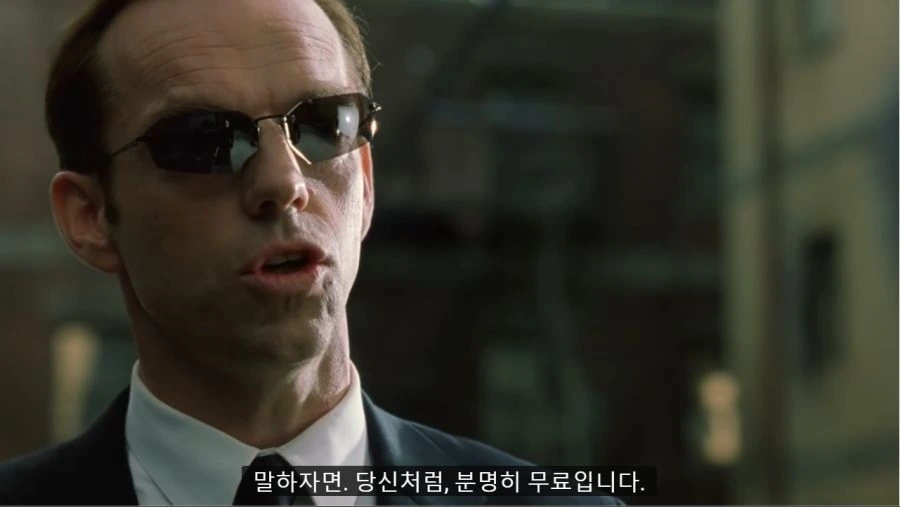 네오와 담소를 나누는 스미스 요원_4.png