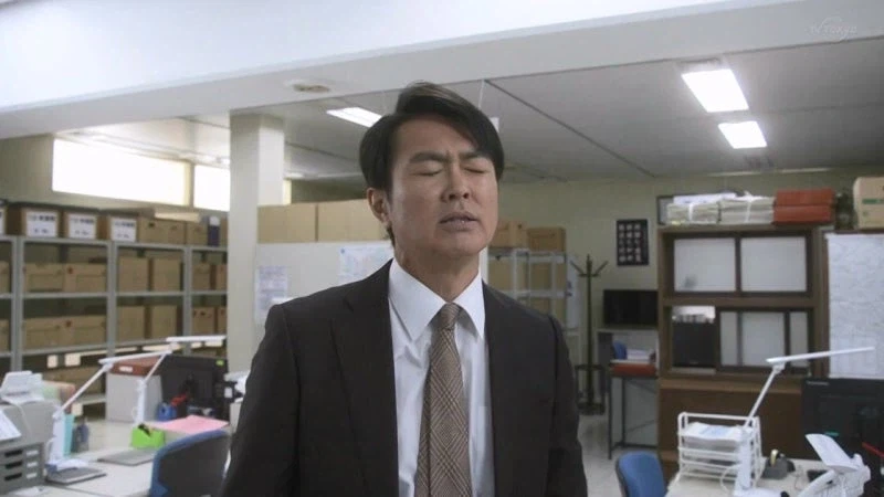 사람을 죽인 살인범을 멋대로 뒤쫓는 여주인공_4.webp