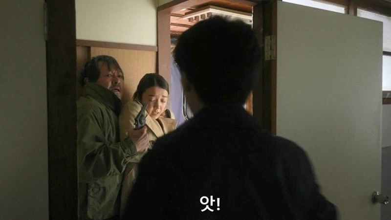 사람을 죽인 살인범을 멋대로 뒤쫓는 여주인공_9.webp
