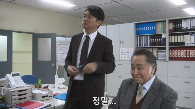 사람을 죽인 살인범을 멋대로 뒤쫓는 여주인공_27.webp