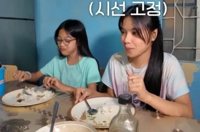 한국에서 온 44살 농부가 좋다는 19살 동남아 소녀 ㄷㄷㄷ.jpg_2.webp