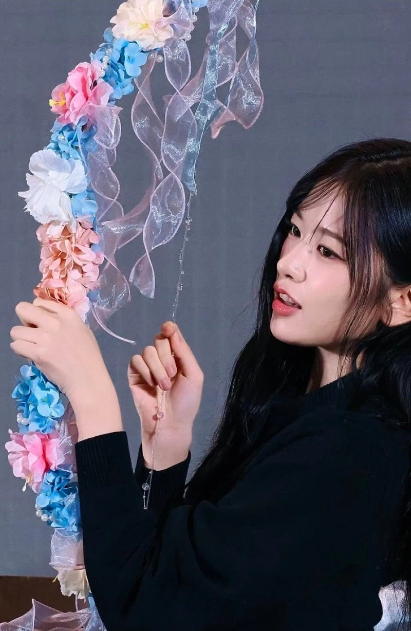 아이브 유진 흑발.jpg_5.webp