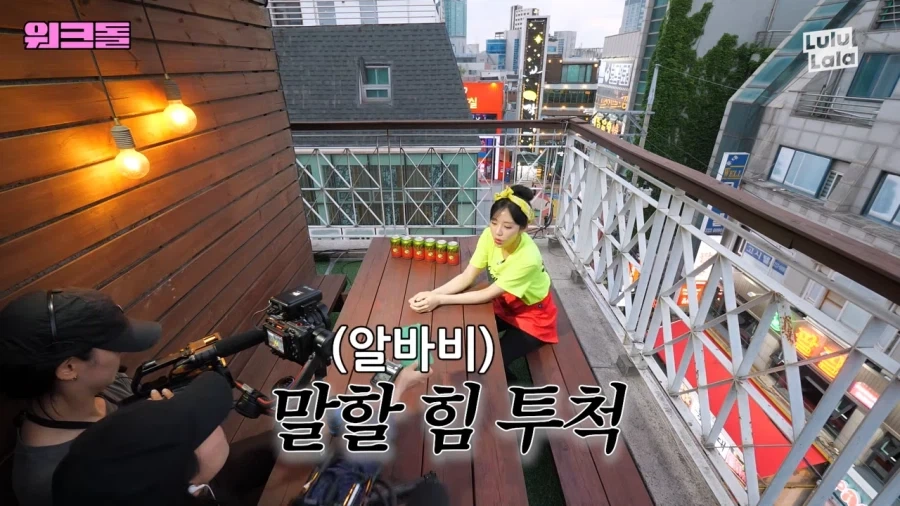 헬스 자세 엉망으로 하는 노인 이미지 2