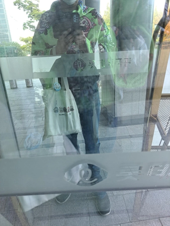 왜 자꾸 사람들이 쳐다ㅂㅈ?