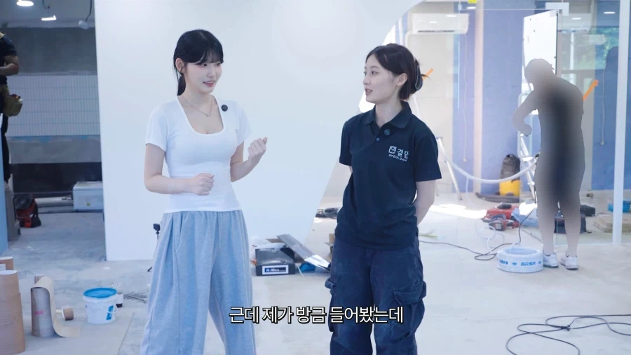 유튜브) 노가다에서 스쿼트 하는 여자 유튜버 - 이미지 3