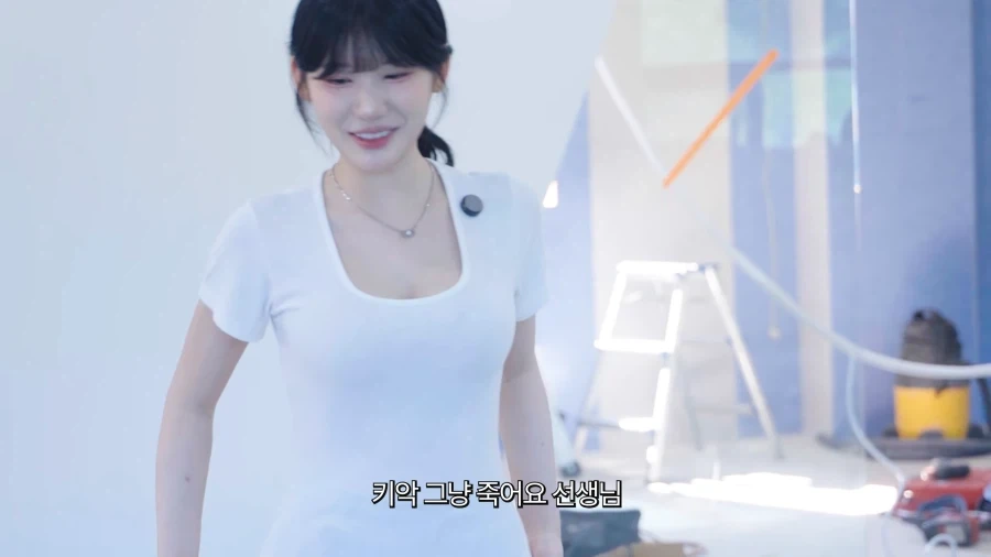 유튜브) 노가다에서 스쿼트 하는 여자 유튜버 - 이미지 8