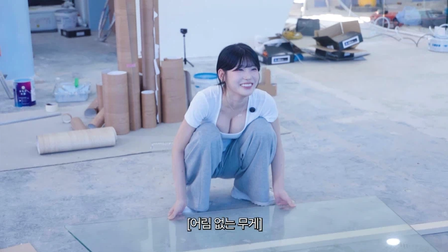 유튜브) 노가다에서 스쿼트 하는 여자 유튜버 - 이미지 18