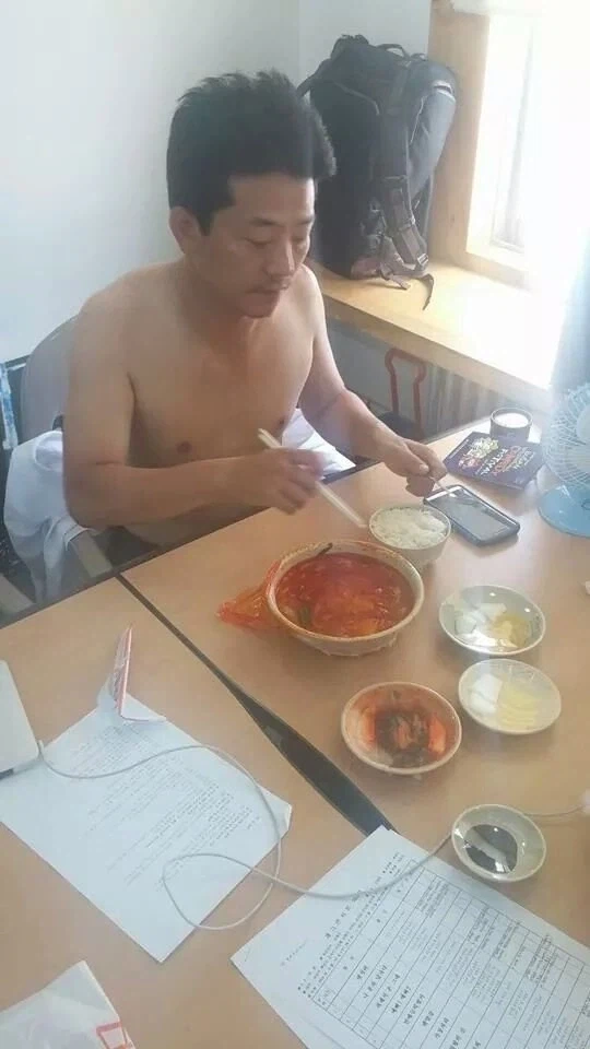 짬뽕 먹을 때, 옷에 국물 안 튀는 방법