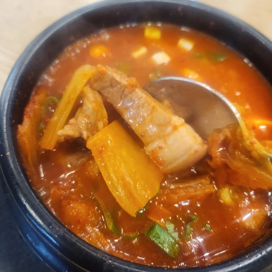 뚝배기 김치찌개 특징 - 이미지 2