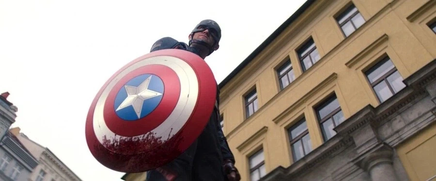 MCU) 방패가 방어만 하는 무기라는 고정관념을 깬 장면