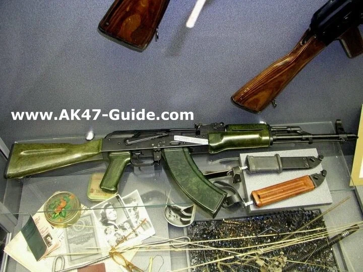 AK-47에 플라스틱을 안쓴 이유