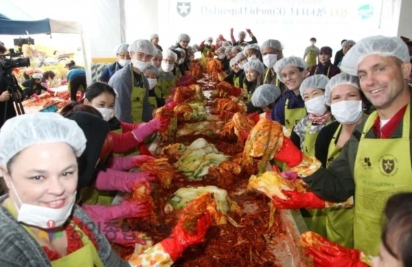 겨울이 다가오면 주한미군들이 하는 행사 - 이미지 5