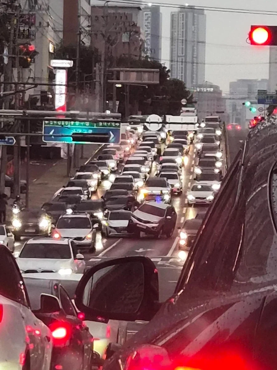 며칠전 퇴근시간 교통사고 퍼 온 사진