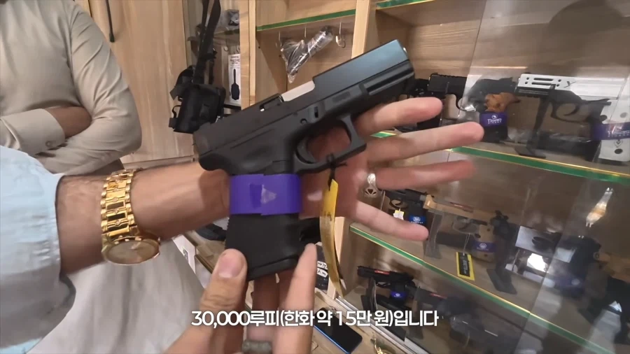 150년째 총을 팔아 먹고사는 파키스탄 마을 - 이미지 10