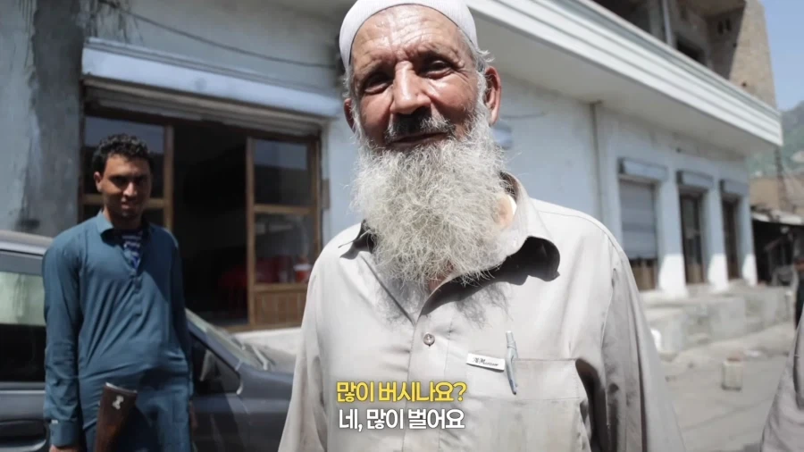 150년째 총을 팔아 먹고사는 파키스탄 마을 - 이미지 15