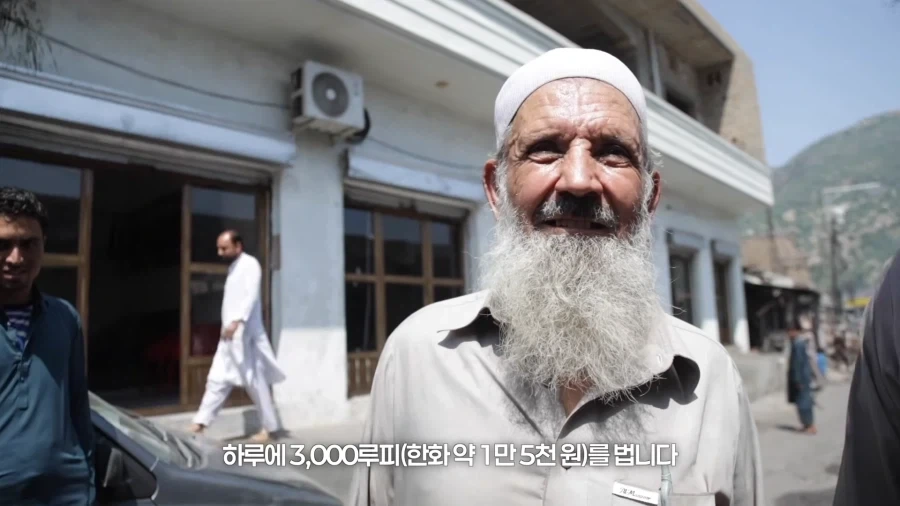150년째 총을 팔아 먹고사는 파키스탄 마을 - 이미지 16