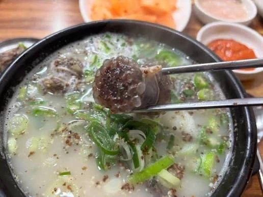 전라도 사람들이 서울가서 순대국밥 시키면 당황하는 이유.jpg