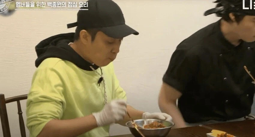 연예인들이 진짜 맛있는 거 먹을 때 하는 표정 - 이미지 2